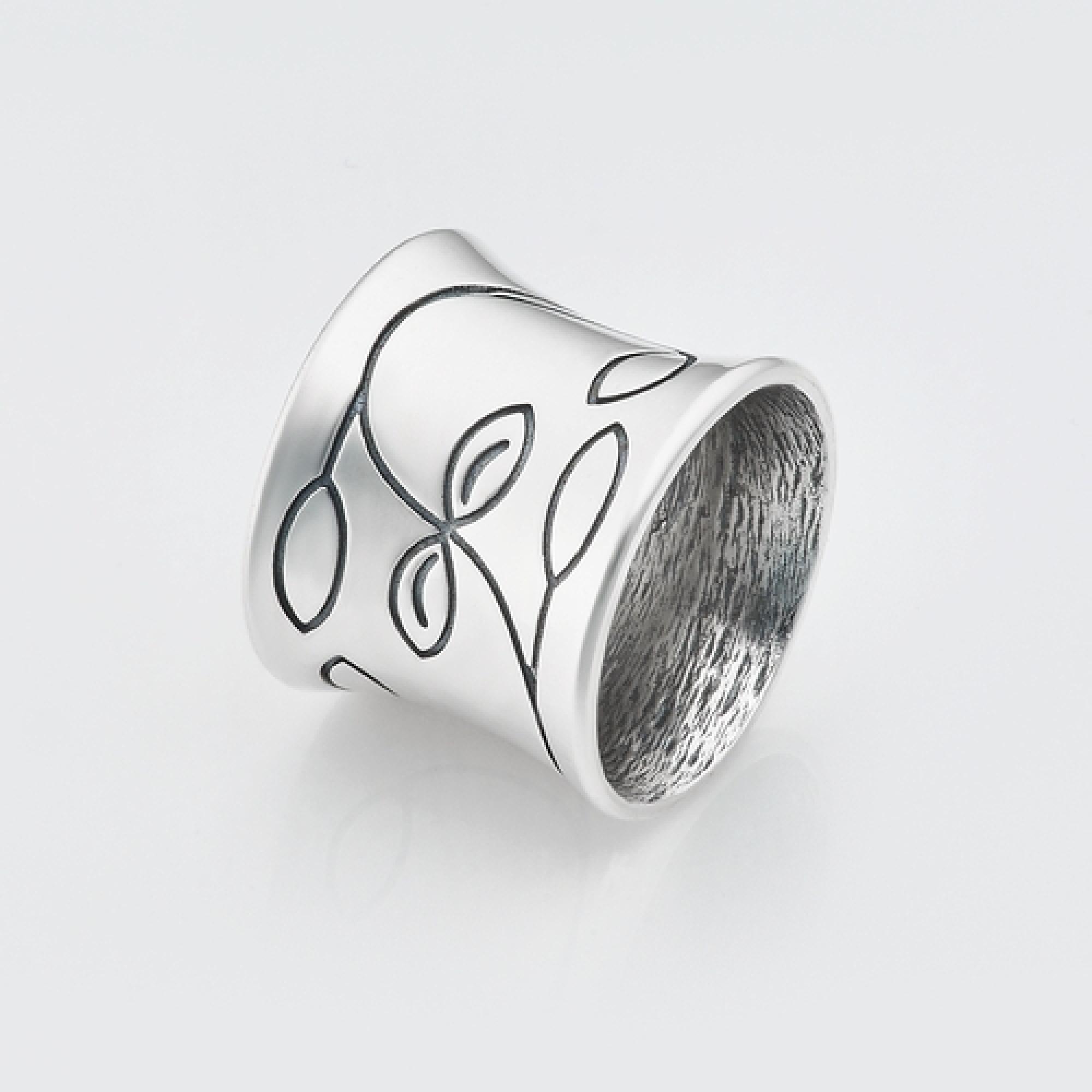 Серебряное кольцо (3813)